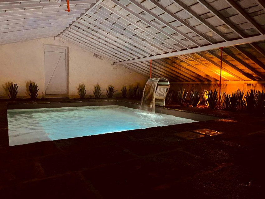 Passeio Cultural: Jantar na Estufa do Ananás com Acesso Exclusivo à Piscina Quente