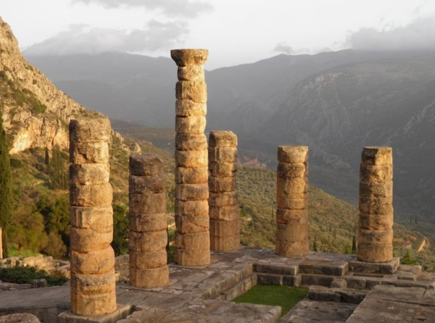 Passeio Guiado: From Athens: Delphi and Meteora 2-Day Tour with Hotel