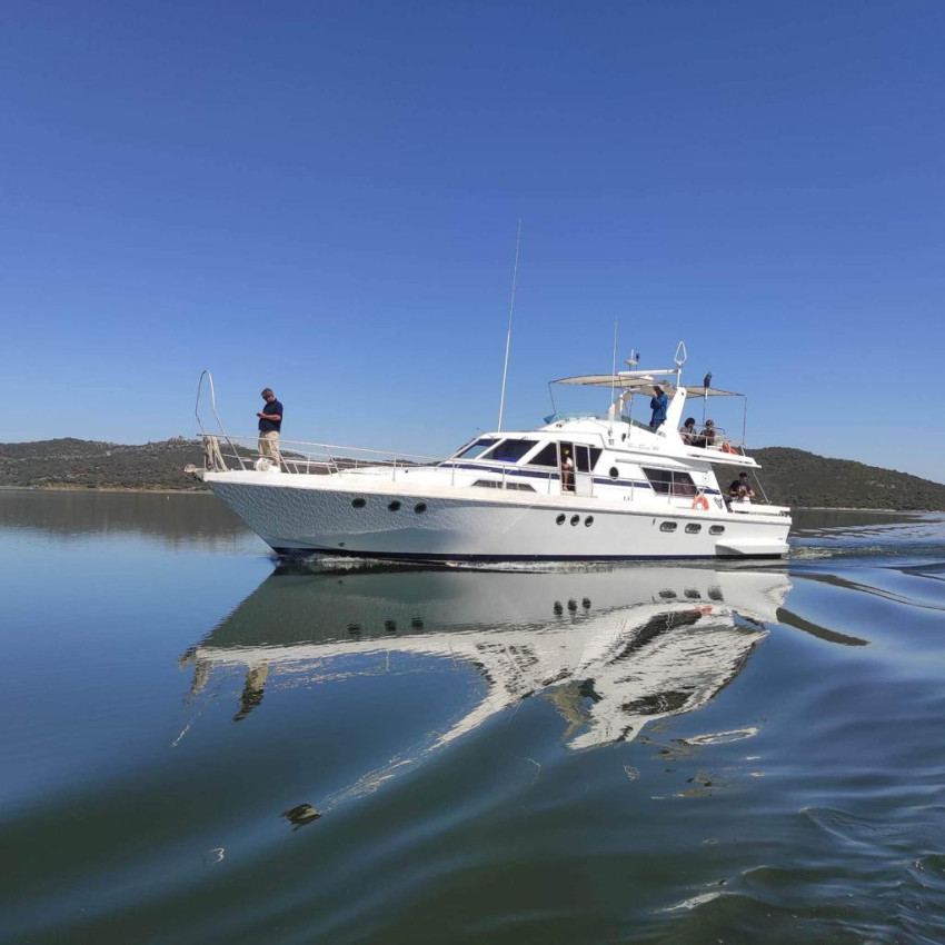 Boat: Glória Sem-Fim Yacht - Sunset 2 Hours with Sparkling Wine