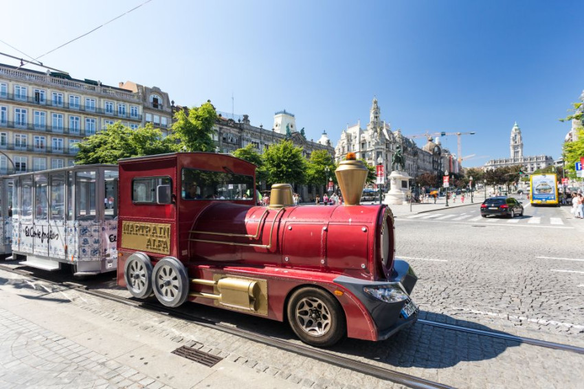 Sightseeing: Panoramic Tour of Porto and Gaia + Wine Tasting