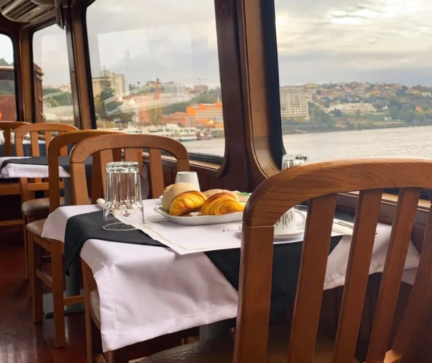 Cruise: Six Bridges with Breakfast
