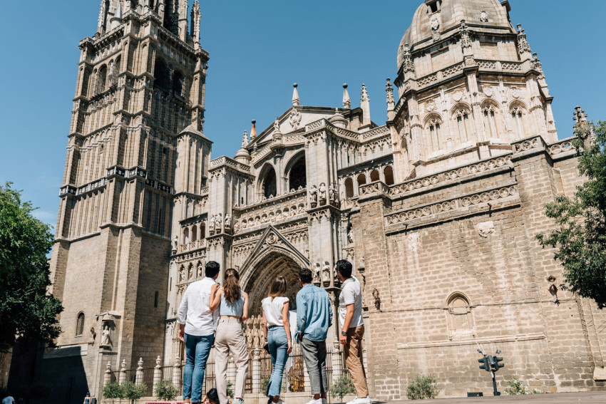 Sightseeing: Three Cities in one day: Segovia, Ávila & Toledo from Madrid (w/ Lunch Included)