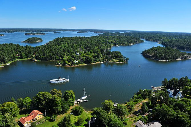 Boat: Stockholm Archipelago Cruise with Guide