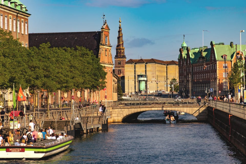 Walking Tour: Copenhagen: Highlights & Secrets Private Walking Tour