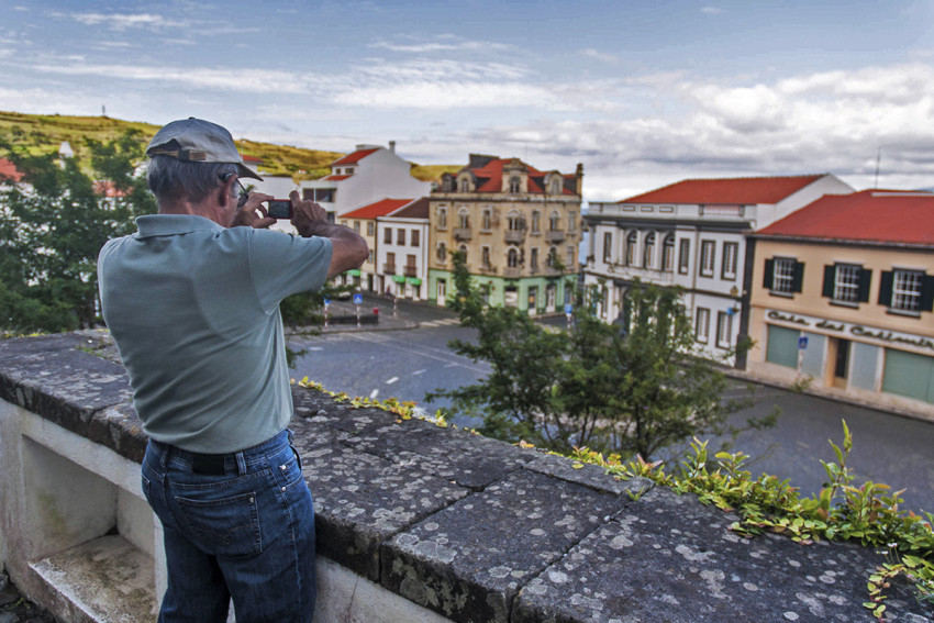 City Walk: City Tour in Horta 