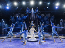 Ticket: Berlin: FALLING | IN LOVE Grand Show Friedrichstadt-Palast