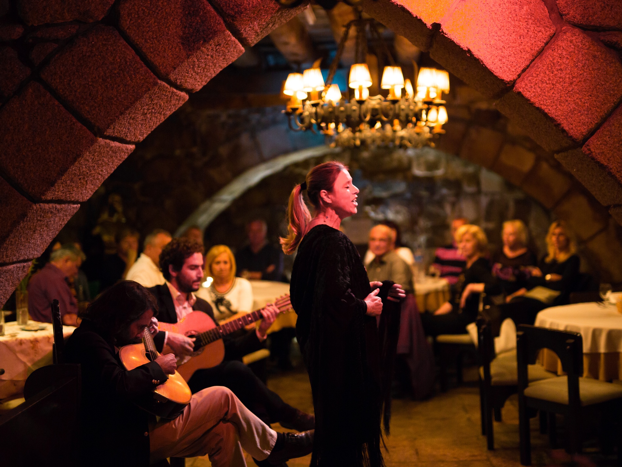 Food & Wine: The Soul of Porto: Intimate Fado Show with Dinner