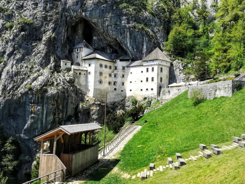 Sightseeing: Postojna Cave and Predjama Castle Tour