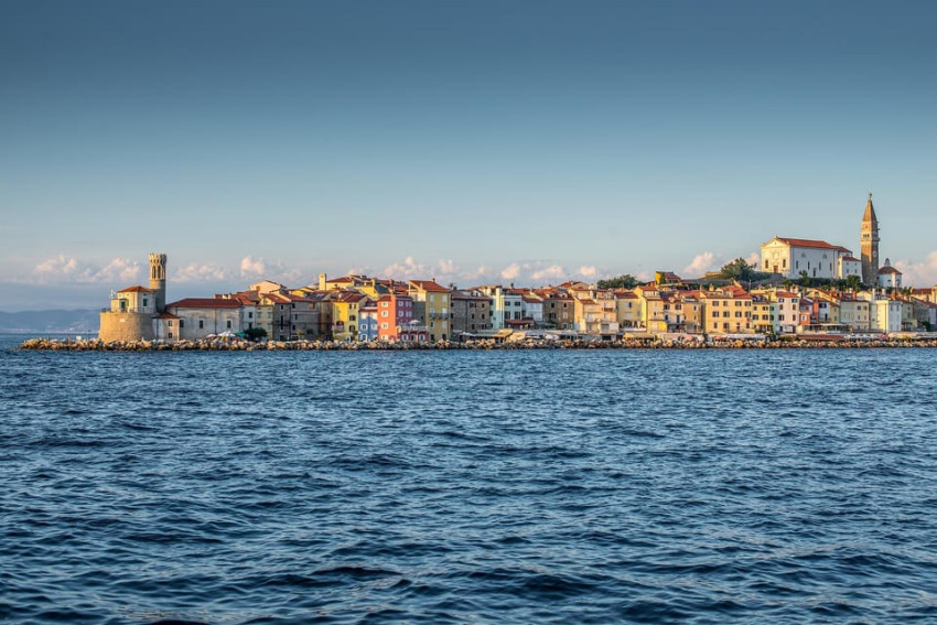 Sightseeing: Škocjan UNESCO Caves and Piran Full-Day Trip