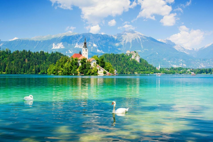 Sightseeing: Lake Bled Day Tour