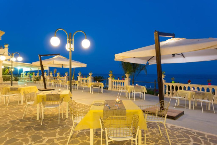 hellenia yachting hotel giardini naxos italy